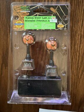 LEMAX Spooky Town 44140 PUMPKIN STREET LAMP Halloween Village 2004 NIP